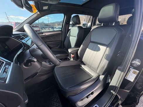 Used 2022 Volkswagen Tiguan SE R-Line image 28