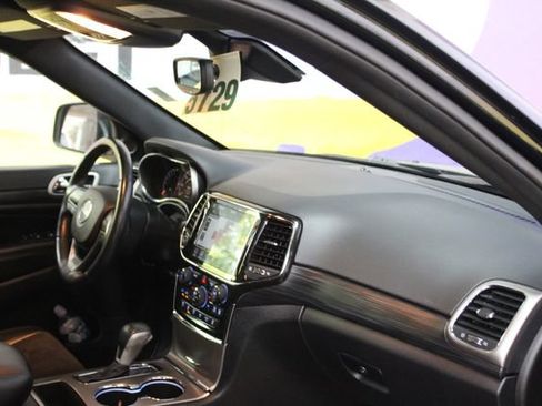 Used 2021 Jeep Grand Cherokee Laredo X AWD/4WD image 12