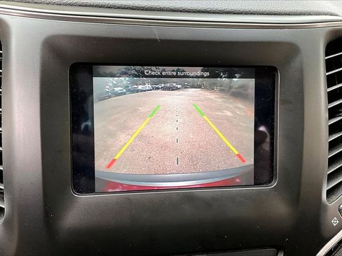 Used 2019 Jeep Cherokee Latitude w/ Popular Appearance Group image 13