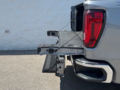 Used 2024 GMC Sierra 1500 SLT w/ SLT Premium Plus Package AWD/4WD image 8