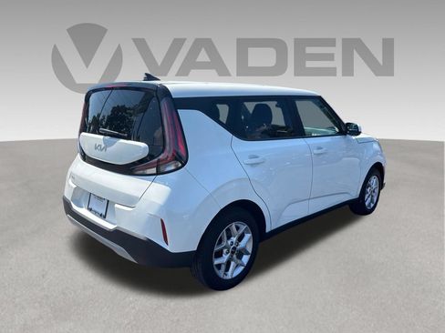 Used 2023 Kia Soul LX w/ Option Group 015 FWD image 19