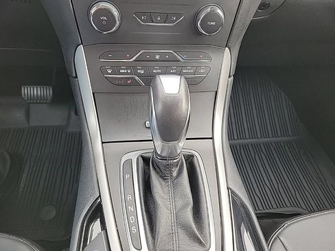 Used 2017 Ford Edge SEL w/ Equipment Group 201A AWD/4WD image 18