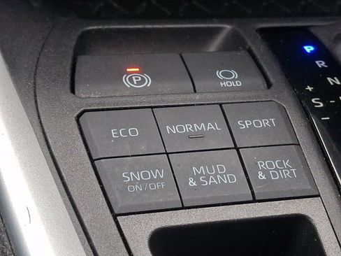 Used 2020 Toyota RAV4 XLE w/ Convenience Package AWD/4WD image 25