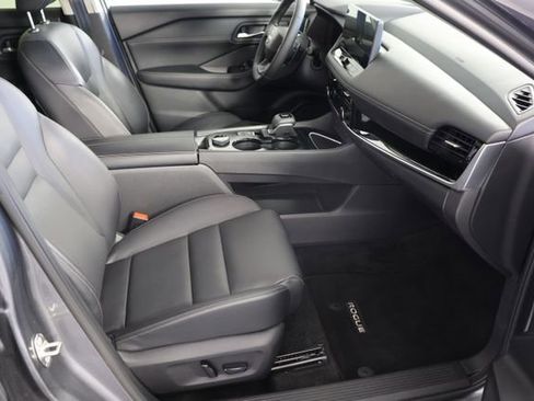 Used 2025 Nissan Rogue SL w/ SL Premium Package image 24