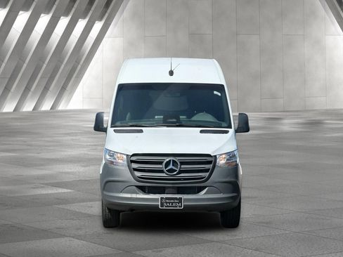 Used 2025 Mercedes-Benz Sprinter 2500 image 9
