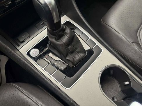 Used 2022 Volkswagen Passat 2.0T SE image 25