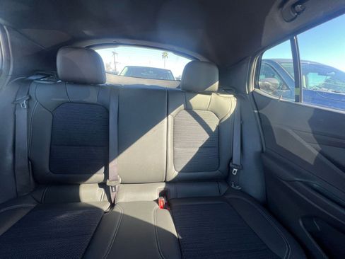 Used 2025 Buick Envista Preferred FWD image 37