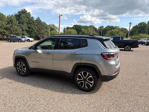 Used 2022 Jeep Compass Limited w/ Sun and Sound Group AWD/4WD image 29