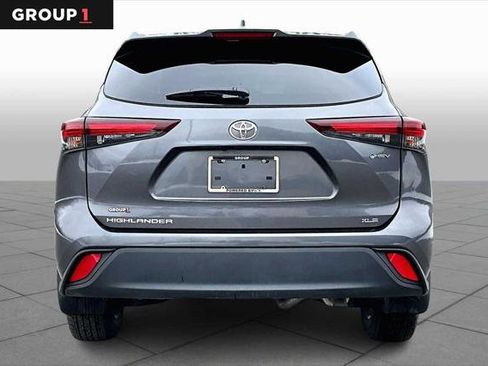 Certified 2025 Toyota Highlander XLE image 5