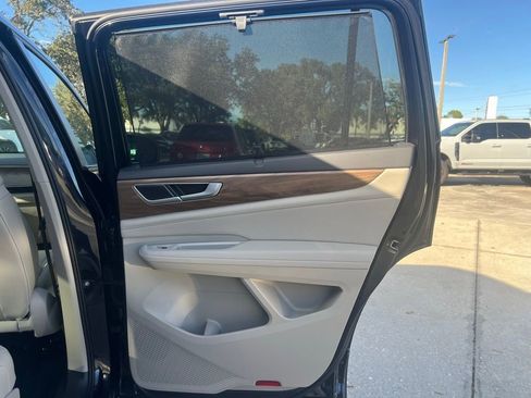 New 2026 Volkswagen Atlas SE image 45