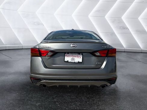 Used 2024 Nissan Altima 2.5 SV w/ SV Premium Package image 3