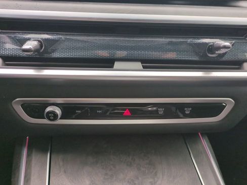 Used 2025 BMW X7 xDrive40i w/ M Sport Package AWD/4WD image 28