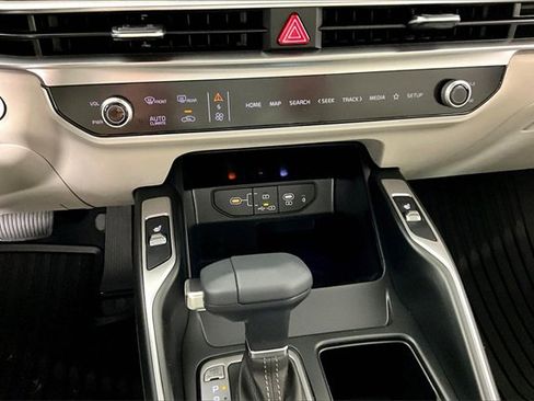 Certified 2025 Kia Sorento EX w/ Panoramic Sunroof Package image 6