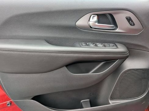 New 2027 Chrysler Pacifica Select FWD image 14