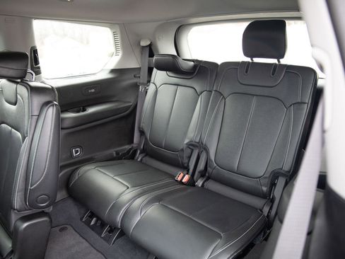 Used 2023 Jeep Grand Cherokee L Limited w/ Black Appearance Package image 14