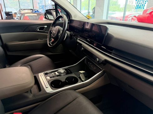 Used 2025 Kia Carnival EX FWD image 39