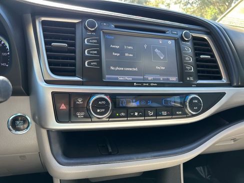 Used 2017 Toyota Highlander XLE image 31