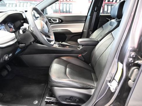 Used 2023 Jeep Compass Limited image 10