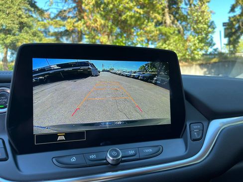 Used 2025 Chevrolet Blazer LT FWD image 24