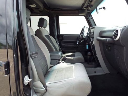 Used 2010 Jeep Wrangler Unlimited Sahara AWD/4WD image 25