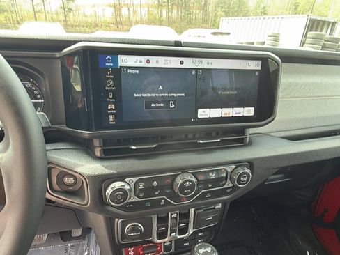 Used 2025 Jeep Wrangler Willys image 31