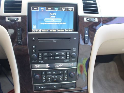 Used 2007 Cadillac Escalade AWD w/ Information Package image 31