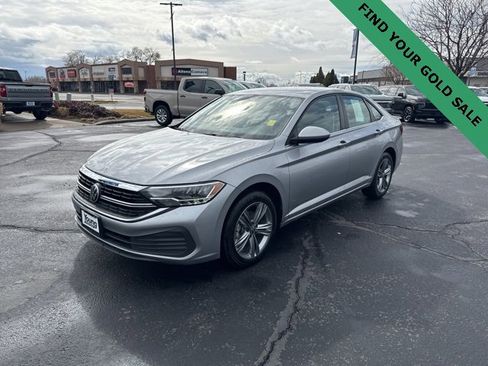 Used 2024 Volkswagen Jetta SE image 3