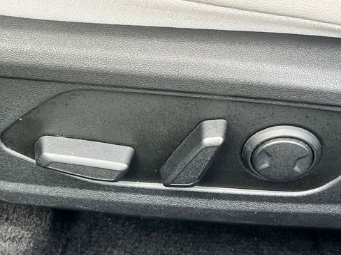 Used 2025 Hyundai Elantra Limited FWD image 22