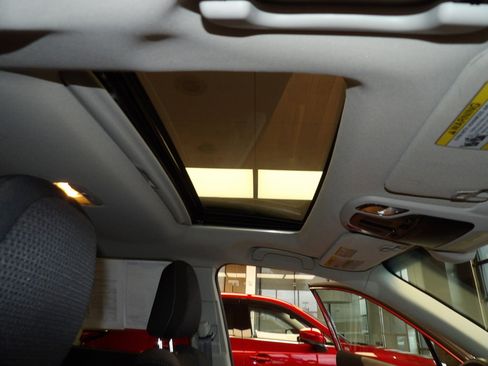 Used 2022 Subaru Outback Premium image 15