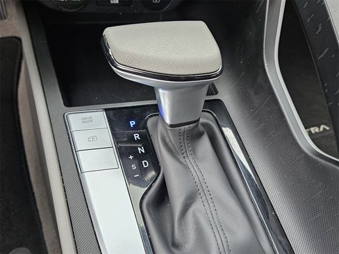 Used 2025 Hyundai Elantra SE image 19