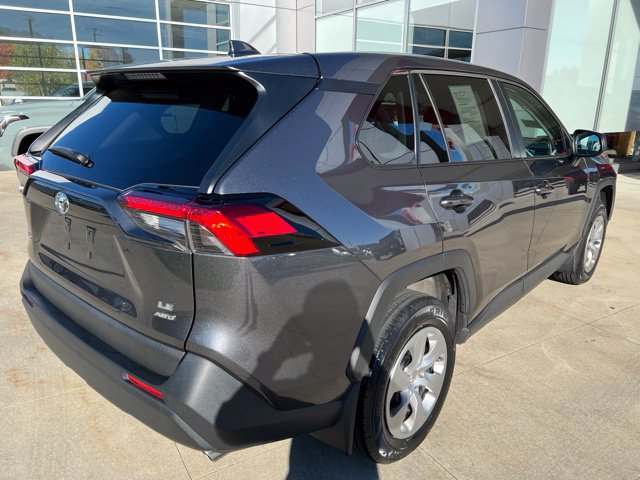Used 2022 Toyota RAV4 LE AWD/4WD image 8