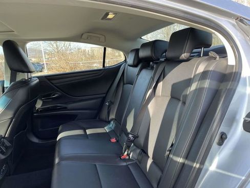 Used 2024 Lexus ES 250 w/ Premium Package image 15