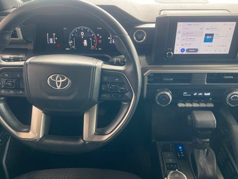 Used 2025 Toyota 4Runner SR5 AWD/4WD image 11
