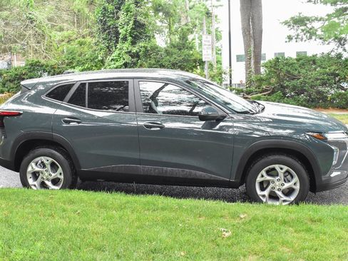 Used 2026 Chevrolet Trax LS w/ LS Convenience Package FWD image 9