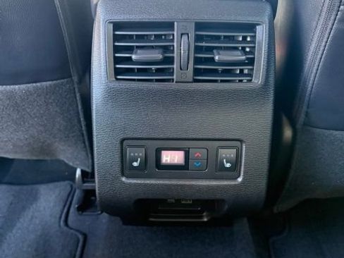 Used 2024 Mitsubishi Outlander SEL image 39