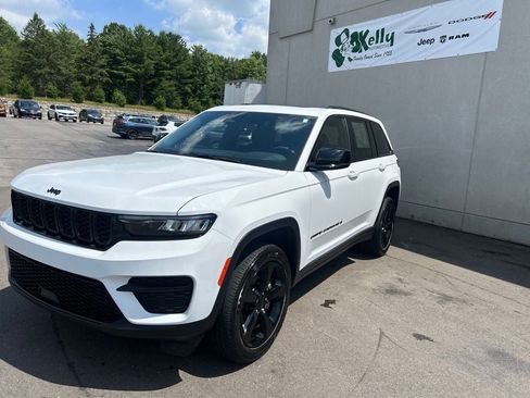Used 2023 Jeep Grand Cherokee Altitude AWD/4WD image 1