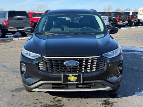 Used 2023 Ford Escape Platinum image 3