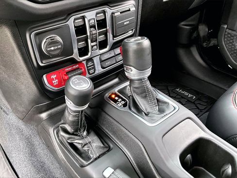 Certified 2024 Jeep Wrangler Unlimited Rubicon w/ Convenience Group image 29