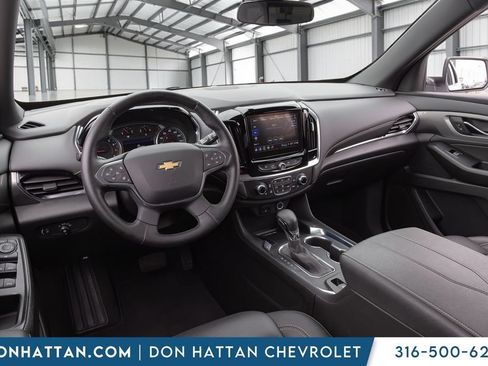 Used 2023 Chevrolet Traverse LT FWD image 14