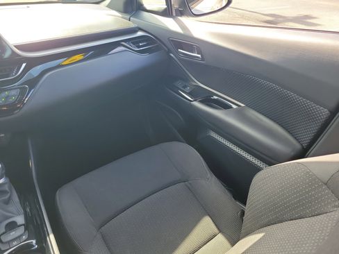 Used 2019 Toyota C-HR XLE FWD image 17