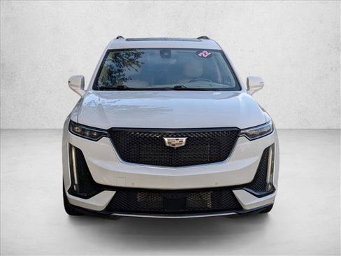 Used 2022 Cadillac XT6 Sport w/ Platinum Package image 2