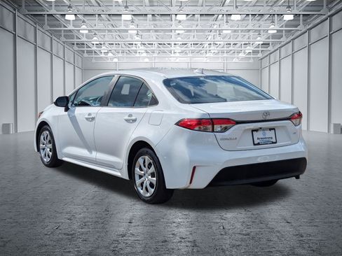 Used 2025 Toyota Corolla LE FWD image 3