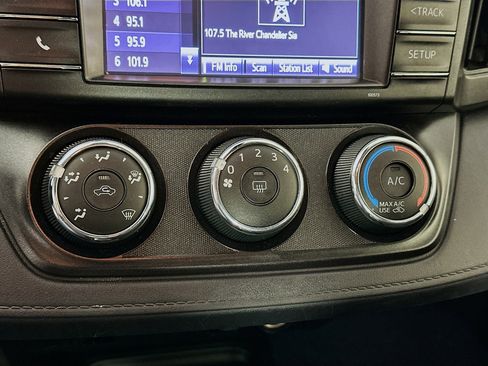 Used 2018 Toyota RAV4 LE image 22