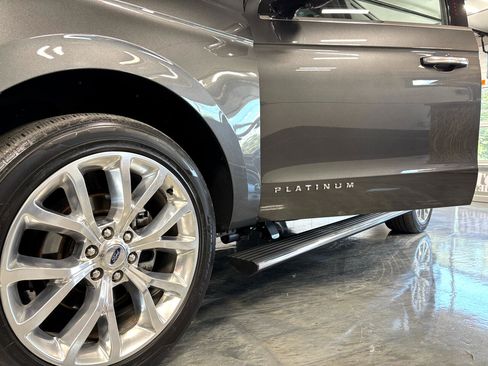 Used 2019 Ford Expedition Platinum image 28