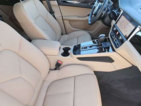 Certified 2026 Porsche Macan AWD/4WD image 15