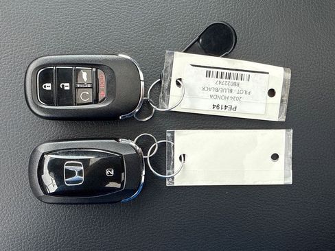 Certified 2024 Honda Pilot TrailSport image 4