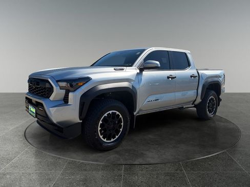 Used 2025 Toyota Tacoma TRD Off-Road w/ TRD Off Road Upgrade Package AWD/4WD image 3