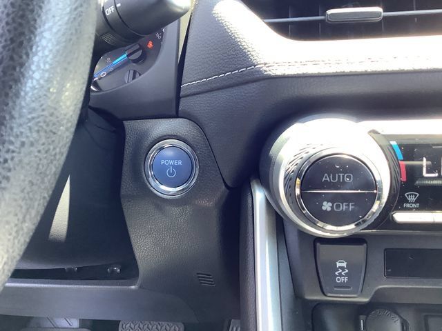 Used 2022 Toyota RAV4 XLE AWD/4WD image 16