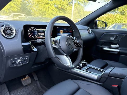 Certified 2025 Mercedes-Benz GLA 250 image 10
