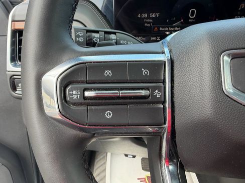 Used 2025 GMC Yukon XL Denali AWD/4WD image 32